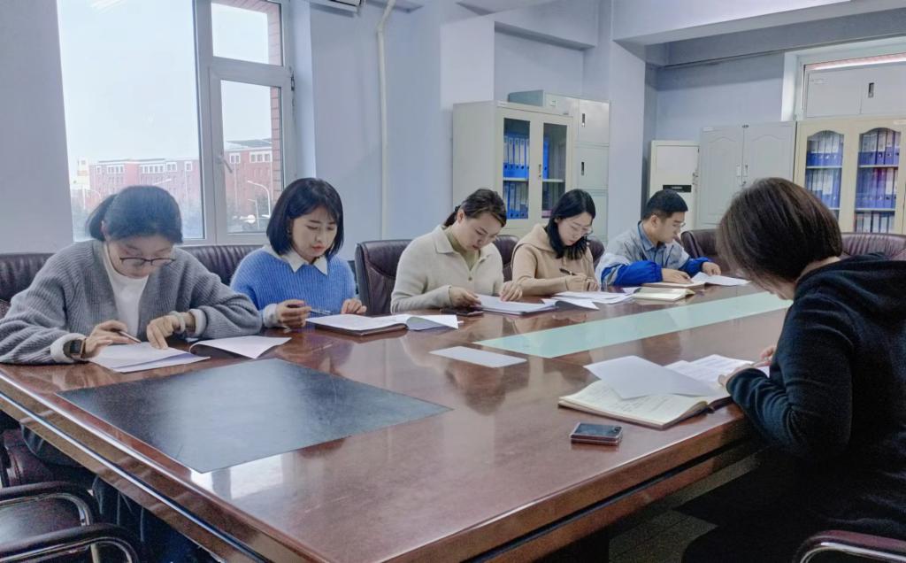 4858美高梅登录中心开展研究生学位论文预开题及毕业论文预答辩工作部署会